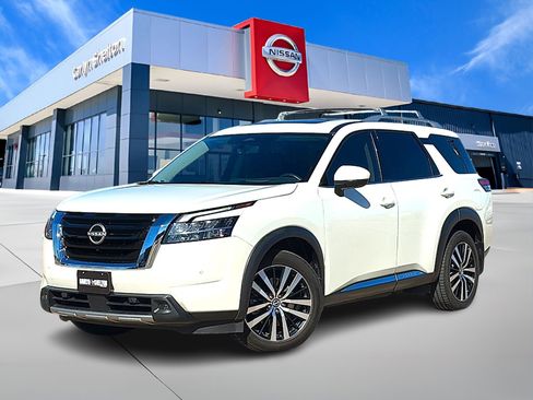 Used 2023 Nissan Pathfinder Platinum image 1