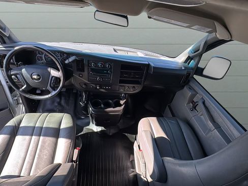 Used 2020 Chevrolet Express 3500 Extended w/ Driver Convenience Package image 16