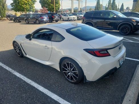Used 2022 Toyota GR86 RWD image 6