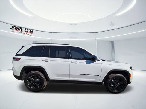 New 2025 Jeep Grand Cherokee Limited w/ Black Appearance Package RWD image 2