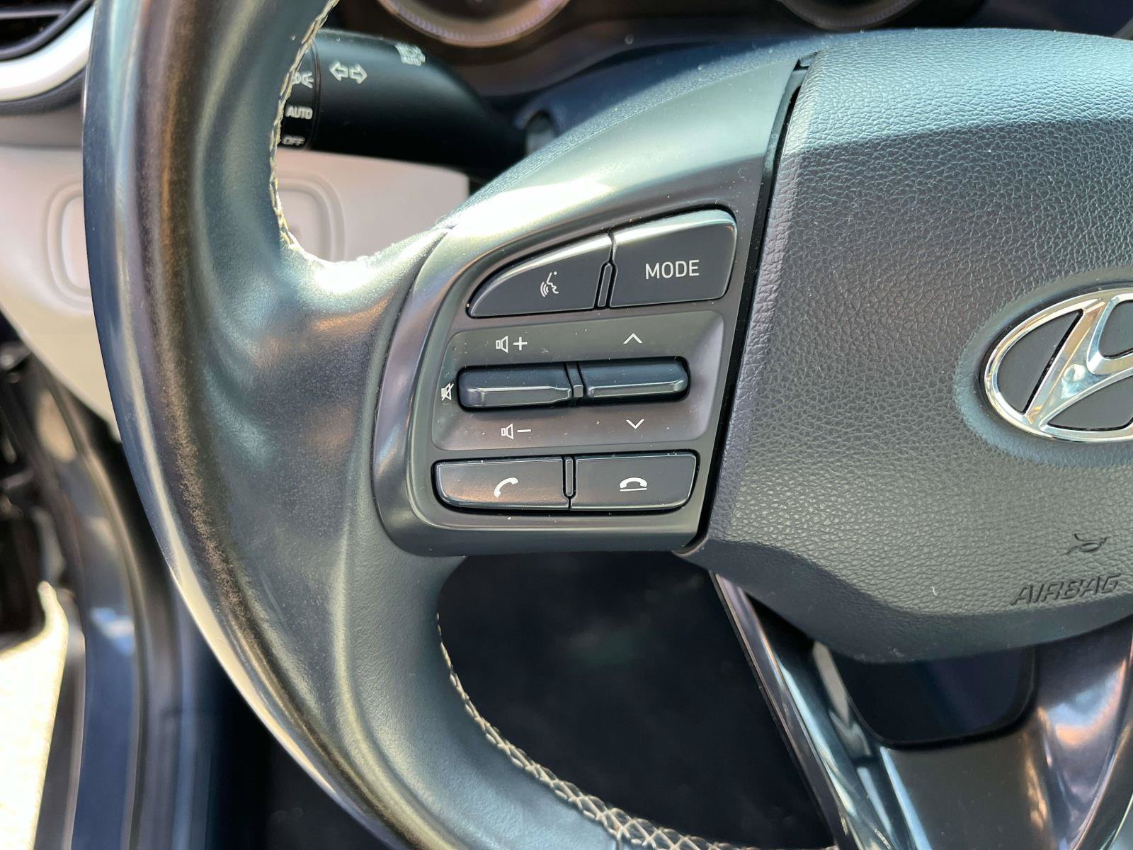 Used 2022 Hyundai Venue Limited FWD image 29