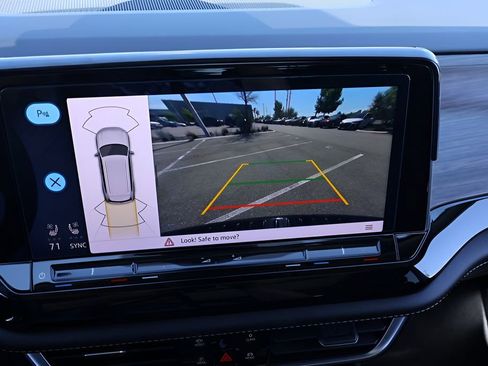 Used 2024 Volkswagen Atlas SEL image 25