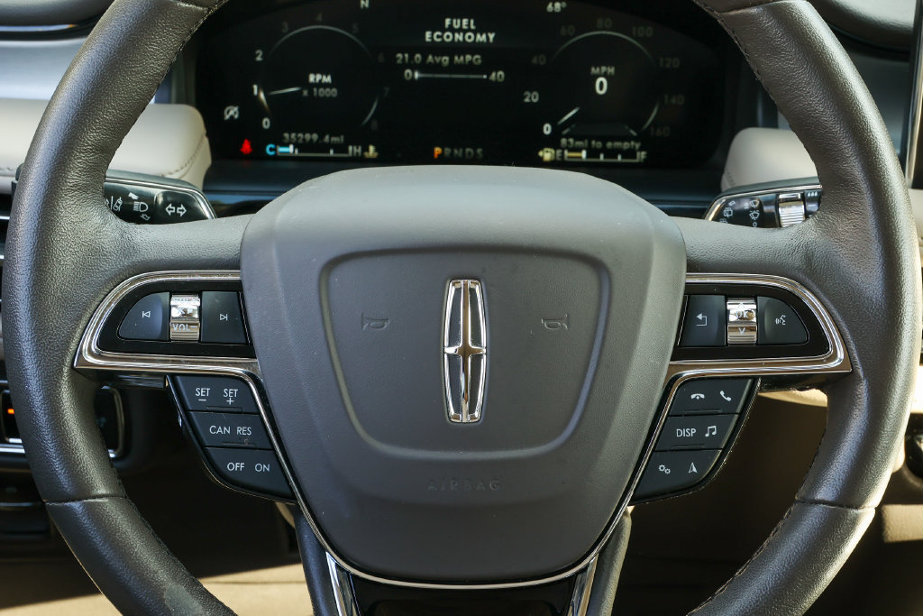 Used 2023 Lincoln Nautilus AWD w/ Premium Package image 9