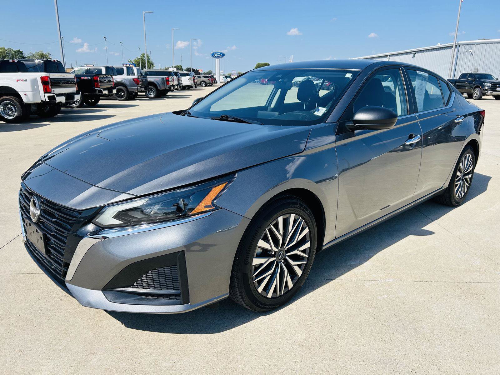 Used 2025 Nissan Altima 2.5 SV FWD image 30