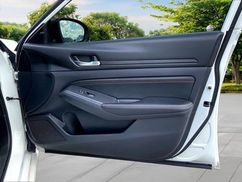 Used 2019 Nissan Altima 2.5 SR FWD image 26