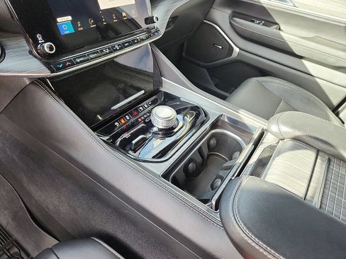 Used 2024 Jeep Wagoneer Series II w/ Premium Group I image 19