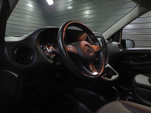 Used 2023 Mercedes-Benz Metris image 13