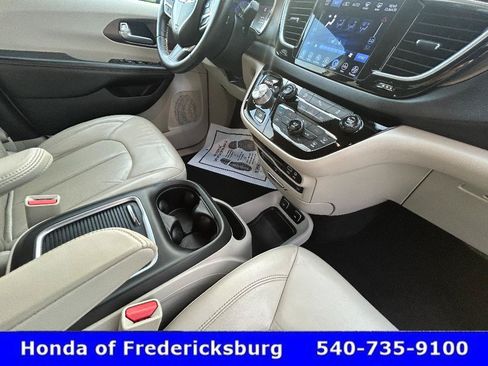 Used 2017 Chrysler Pacifica Touring-L Plus FWD image 20