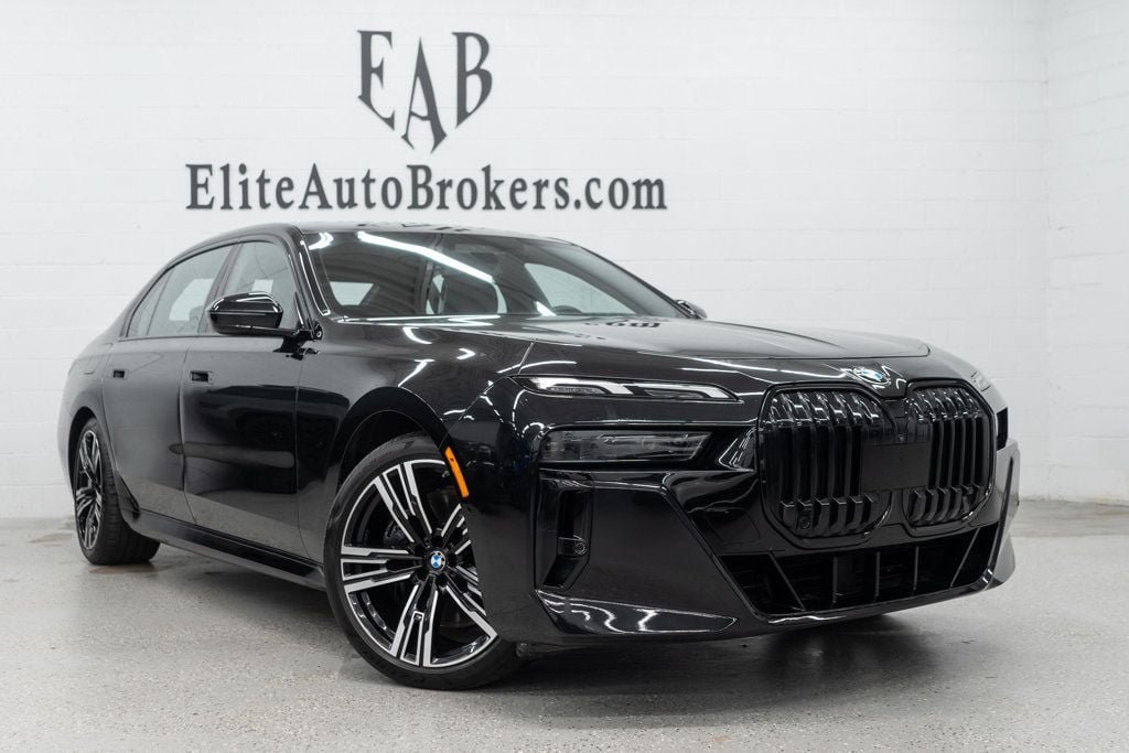 Used 2023 BMW 760i xDrive AWD/4WD image 57