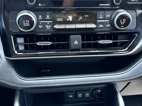 Used 2020 Toyota Highlander L FWD image 21
