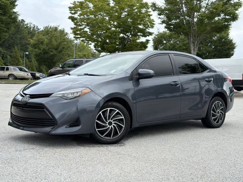 Used 2017 Toyota Corolla LE FWD image 1