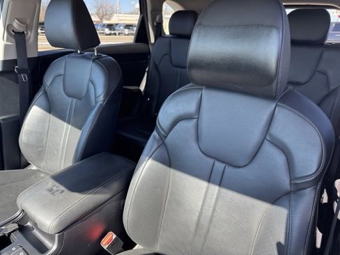 Used 2024 Kia Sorento S image 11