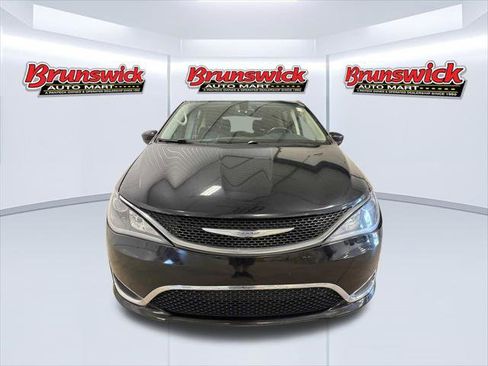 Certified 2017 Chrysler Pacifica Touring-L w/ Tire & Wheel Group FWD image 3