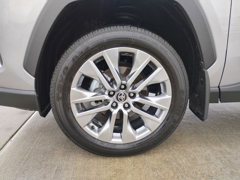 Used 2025 Toyota RAV4 XLE Premium FWD image 31