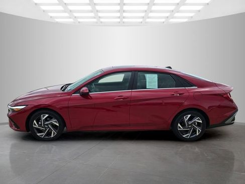 Used 2025 Hyundai Elantra SEL FWD image 7