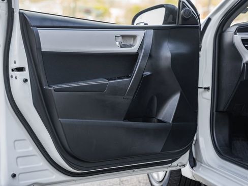 Used 2015 Toyota Corolla LE image 30