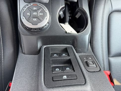 Used 2025 Ford Bronco Badlands AWD/4WD image 22