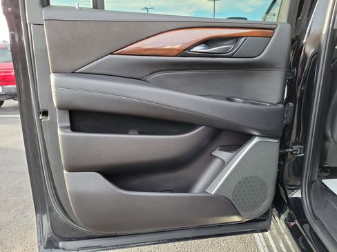 Used 2019 Cadillac Escalade ESV Luxury image 9