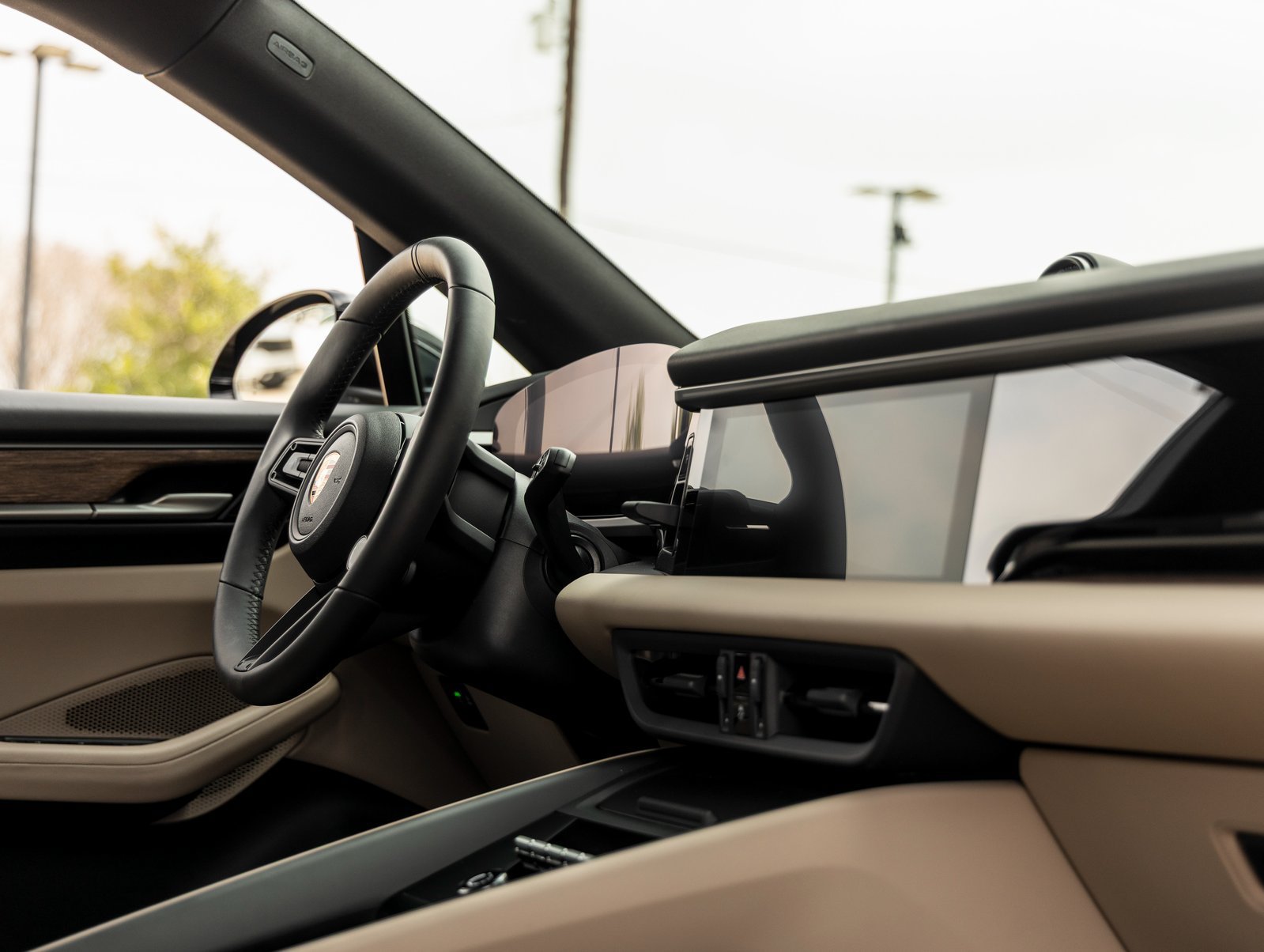 Certified 2025 Porsche Macan 4S Electric AWD/4WD image 48