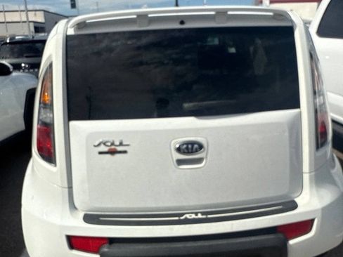 Used 2011 Kia Soul + FWD image 9