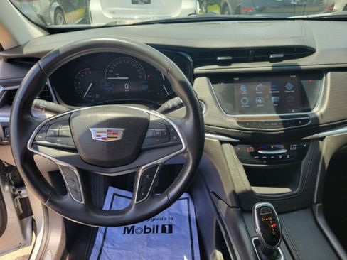 Used 2017 Cadillac XT5 Luxury FWD image 16