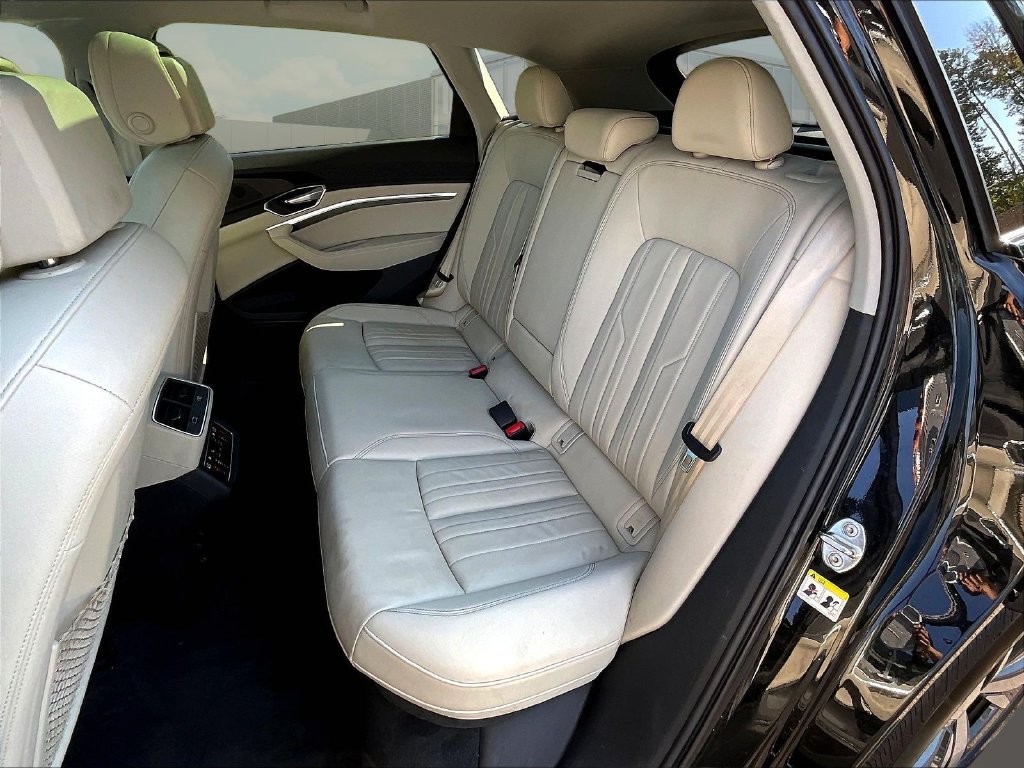 Used 2024 Audi Q8 e-tron Premium AWD/4WD image 23