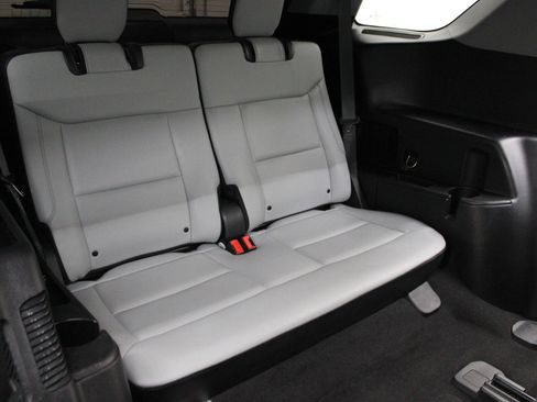 Used 2021 Ford Explorer XLT w/ Equipment Group 202A image 13