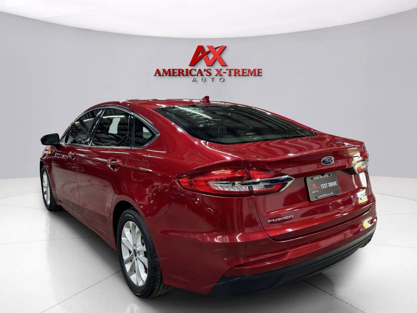 Used 2020 Ford Fusion SE FWD image 5