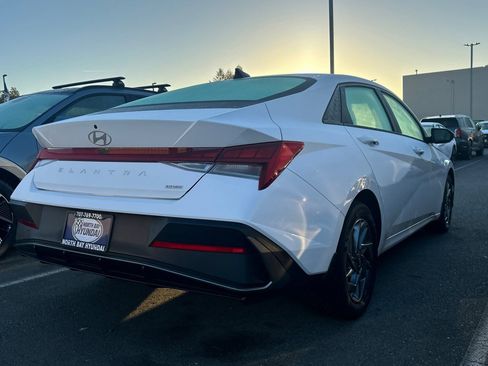 Certified 2025 Hyundai Elantra Blue image 3