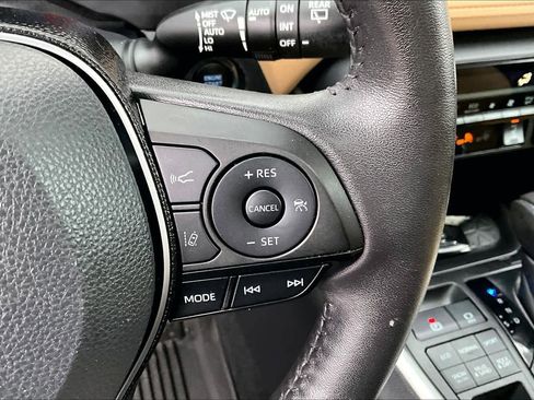 Certified 2021 Toyota RAV4 XLE Premium image 24