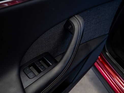 Used 2024 Tesla Model X Plaid image 32