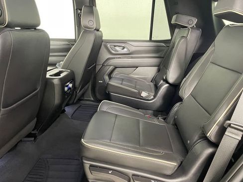 Used 2023 GMC Yukon SLT w/ SLT Luxury Package image 15