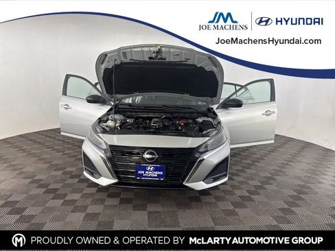 Used 2024 Nissan Altima 2.5 SV image 13