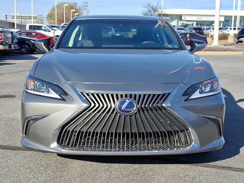 Used 2020 Lexus ES 300h w/ Luxury Package image 2