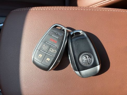 Used 2023 Alfa Romeo Stelvio Ti AWD/4WD image 17