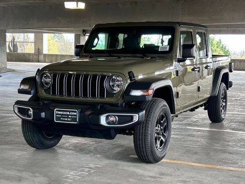 New 2026 Jeep Gladiator Sport image 4