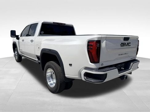 Used 2024 GMC Sierra 3500 Denali Ultimate AWD/4WD image 8