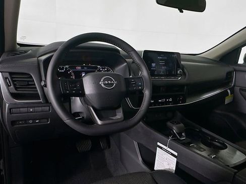 Used 2026 Nissan Rogue SV FWD image 13