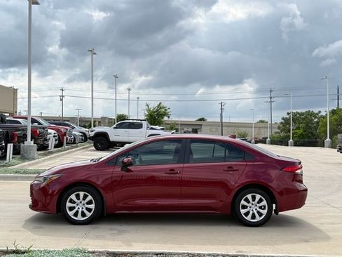 Used 2026 Toyota Corolla LE image 7