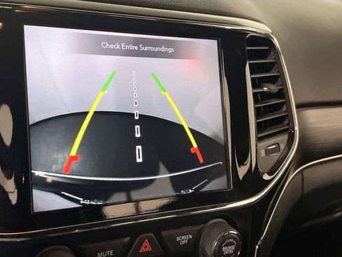 Used 2021 Jeep Grand Cherokee Limited image 14