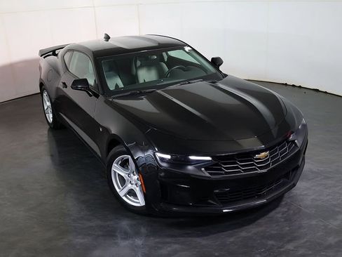 Used 2023 Chevrolet Camaro LT RWD image 7