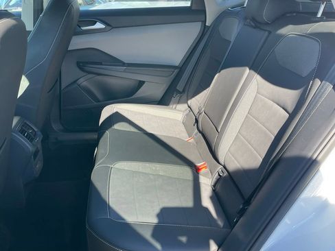 Certified 2024 Volkswagen Taos SE image 7