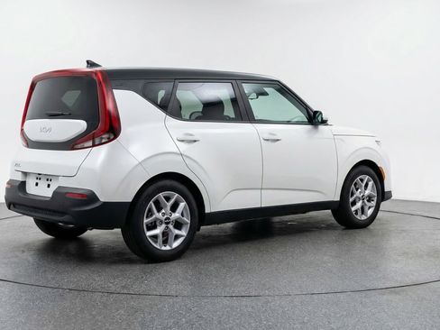Used 2025 Kia Soul LX w/ LX Technology Package FWD image 9