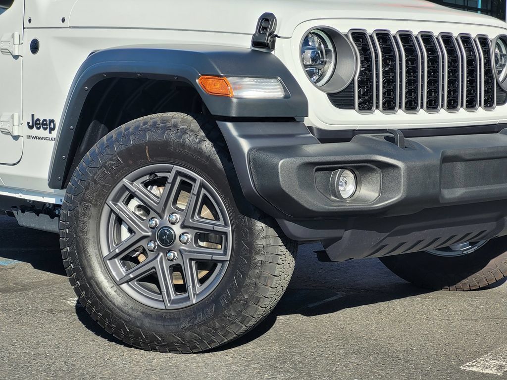 Used 2026 Jeep Wrangler Unlimited Sport AWD/4WD image 3