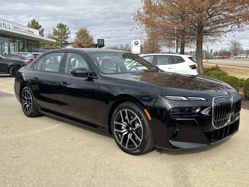 New 2026 BMW 750e xDrive image 6