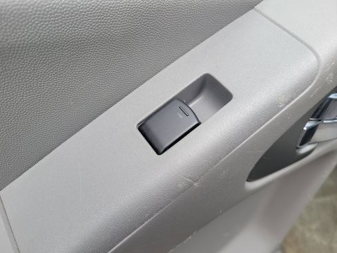 Used 2017 Nissan Frontier SV image 14