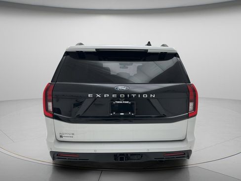 Used 2025 Ford Expedition Active AWD/4WD image 6