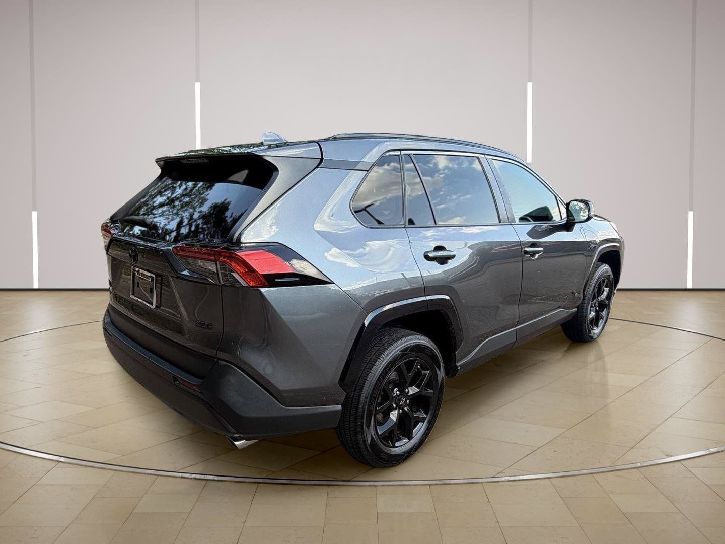 Used 2022 Toyota RAV4 XLE FWD image 7