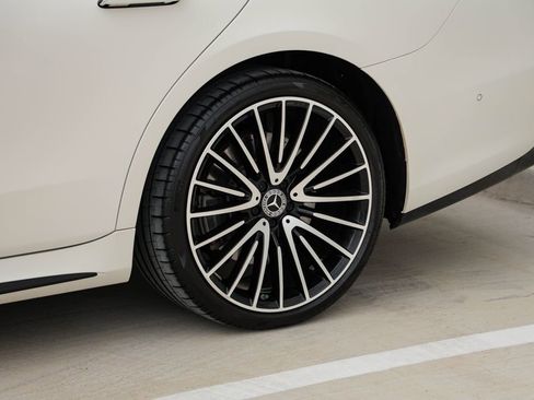 Used 2022 Mercedes-Benz S 580 4MATIC Sedan w/ AMG Line Package image 18