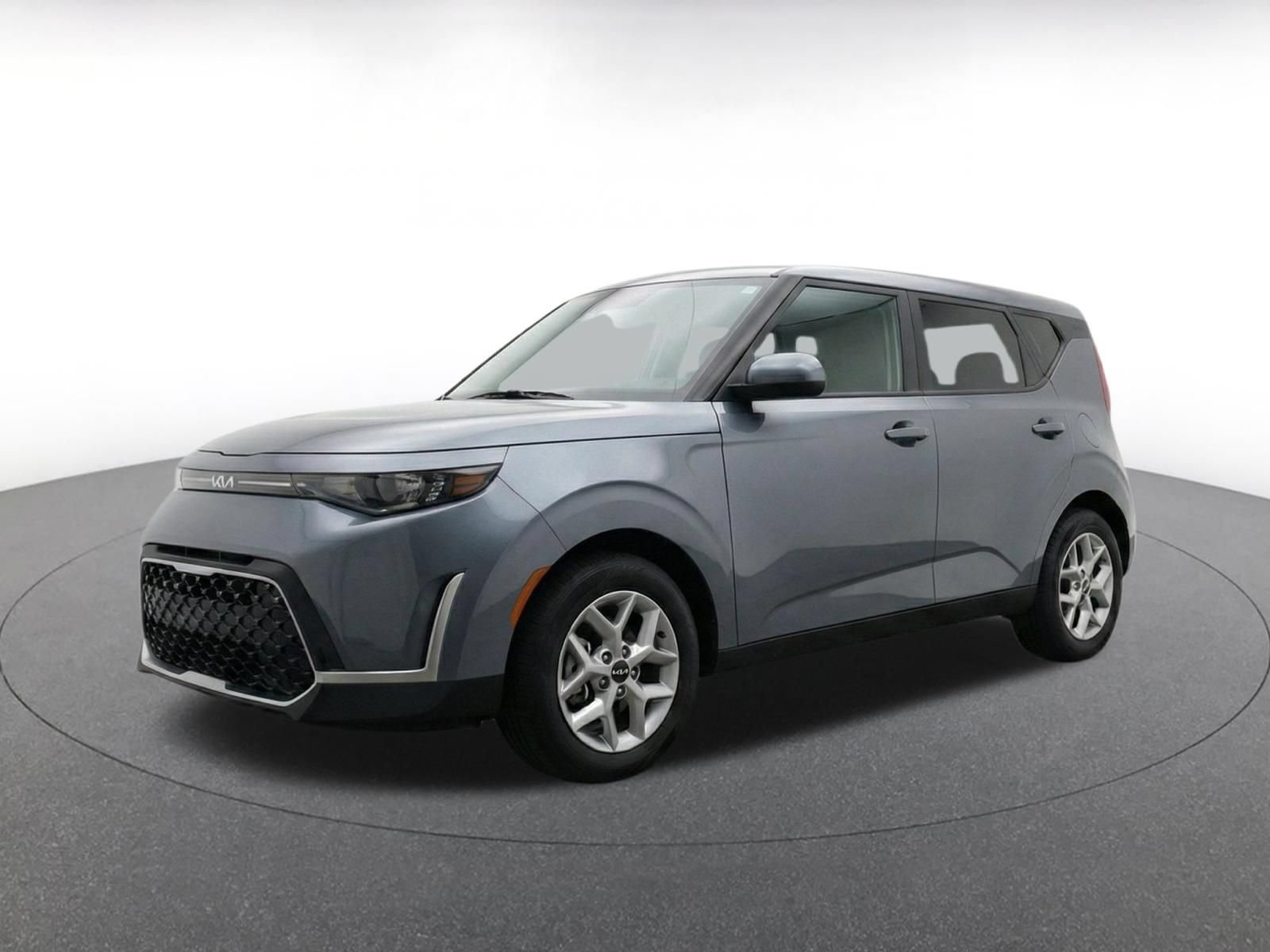 Used 2025 Kia Soul LX w/ LX Technology Package FWD image 3